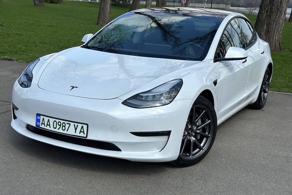 Продам Tesla Model 3 Range Plus 2019 года в Киеве