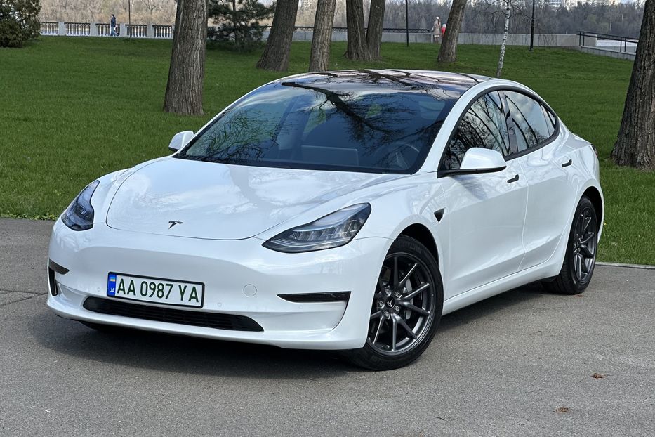 Продам Tesla Model 3 Range Plus 2019 года в Киеве