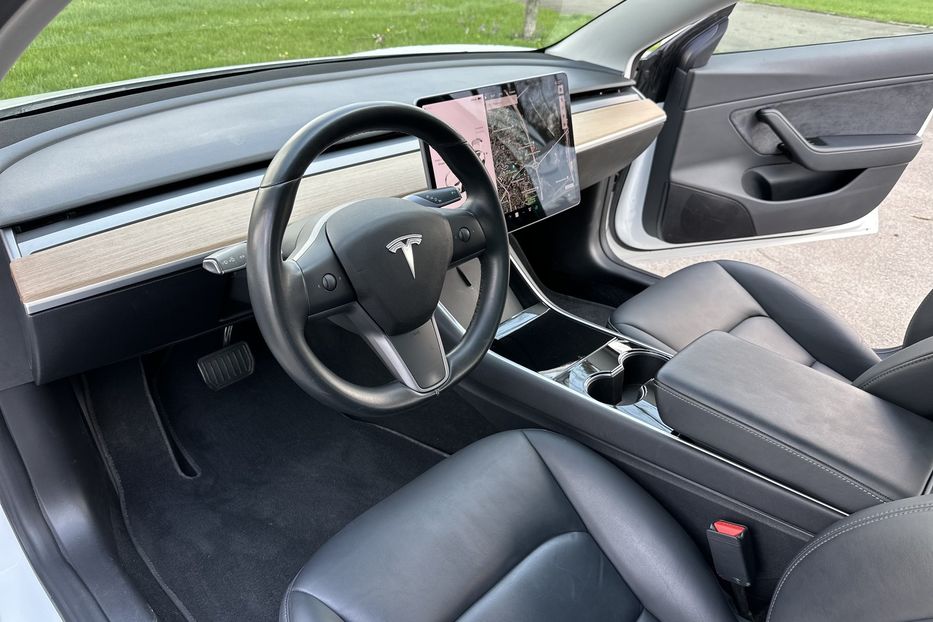 Продам Tesla Model 3 Range Plus 2019 года в Киеве