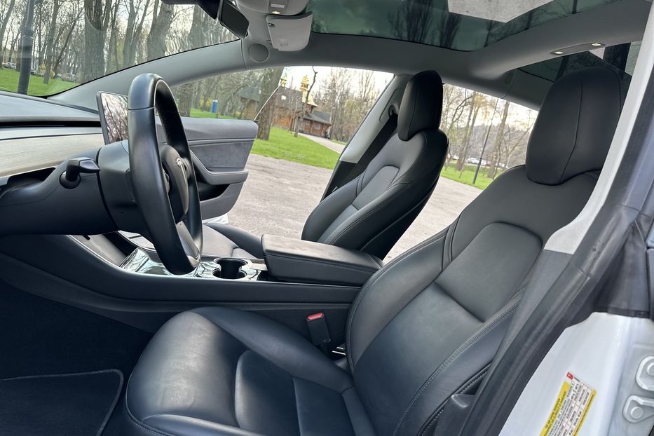 Продам Tesla Model 3 Range Plus 2019 года в Киеве