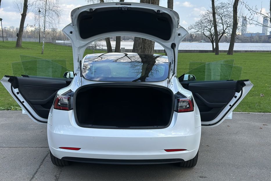 Продам Tesla Model 3 Range Plus 2019 года в Киеве