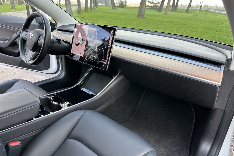 Продам Tesla Model 3 Range Plus 2019 года в Киеве