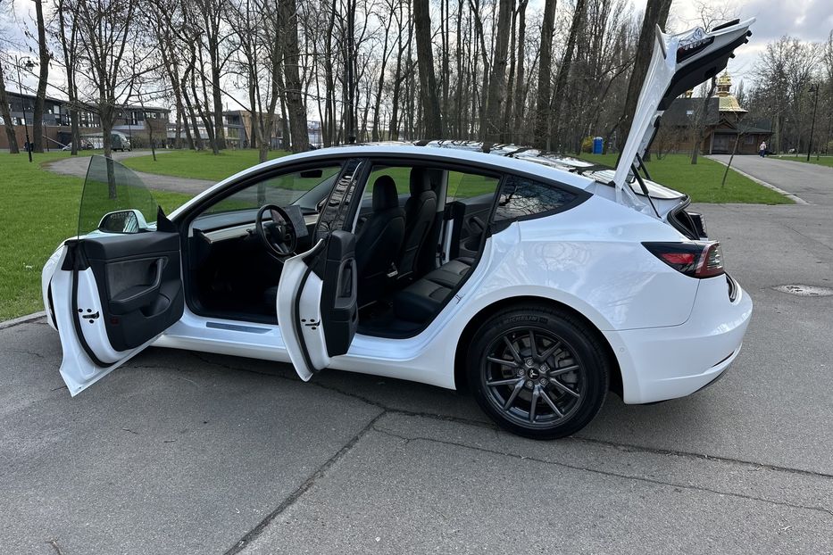 Продам Tesla Model 3 Range Plus 2019 года в Киеве