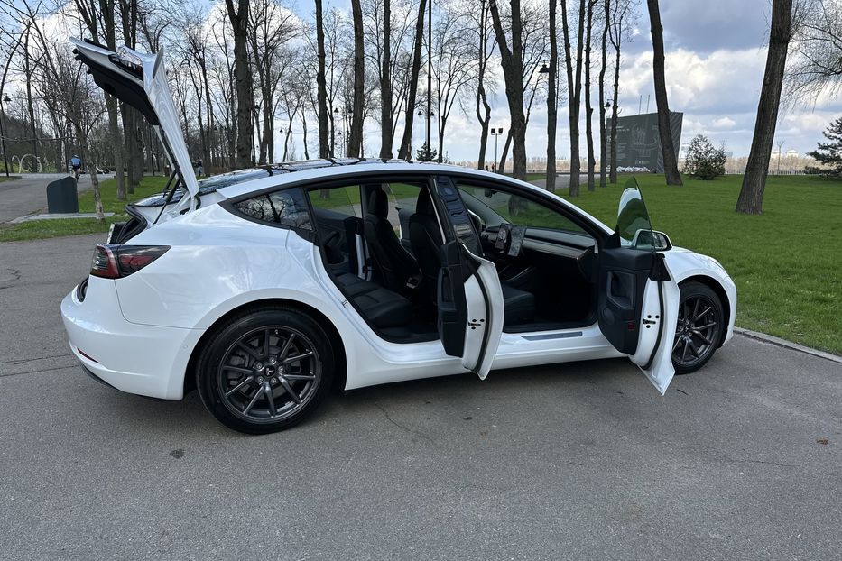 Продам Tesla Model 3 Range Plus 2019 года в Киеве