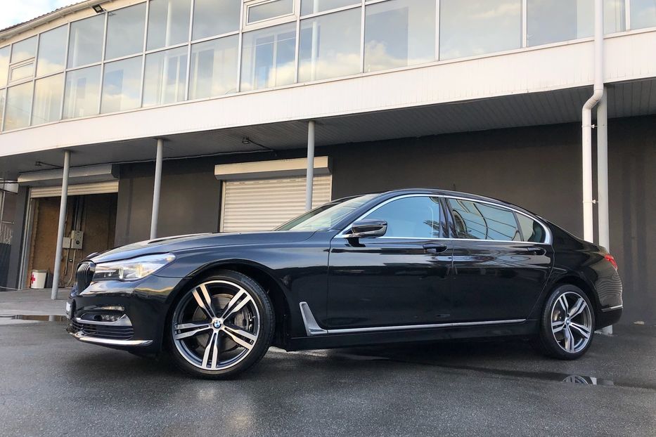 Продам BMW 740 i Long 2018 года в Киеве