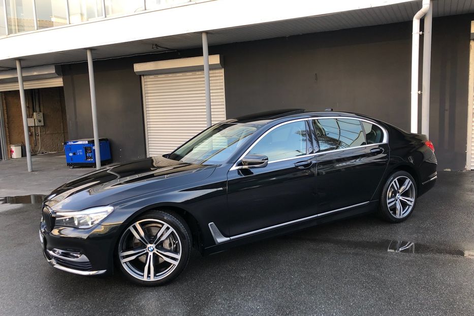 Продам BMW 740 i Long 2018 года в Киеве