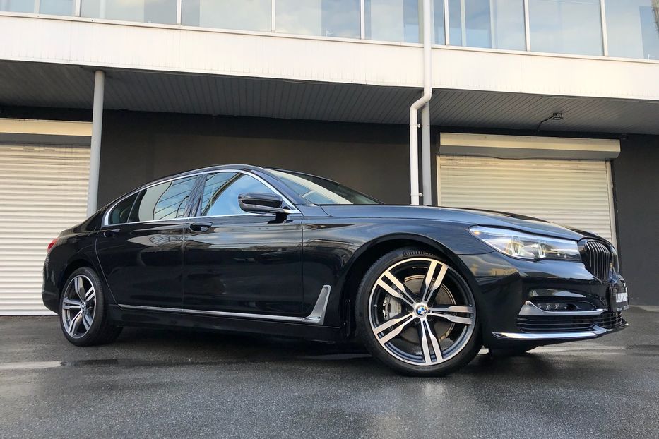 Продам BMW 740 i Long 2018 года в Киеве