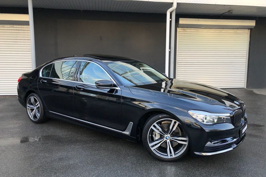 Продам BMW 740 i Long 2018 года в Киеве