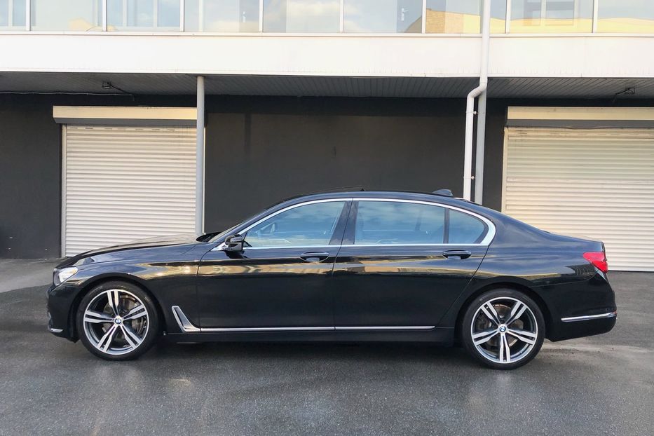 Продам BMW 740 i Long 2018 года в Киеве