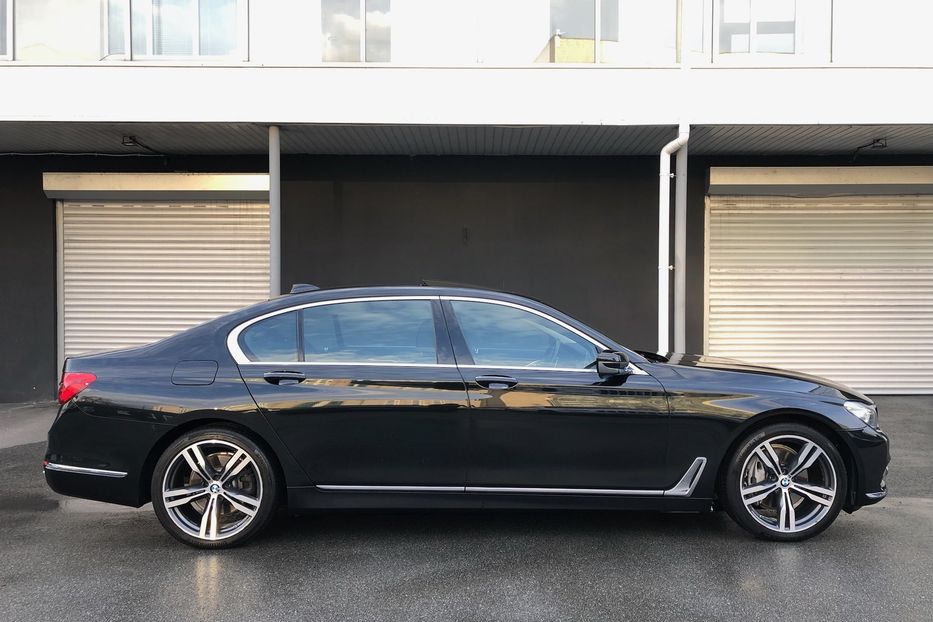 Продам BMW 740 i Long 2018 года в Киеве