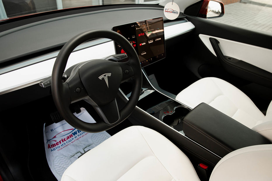 Продам Tesla Model Y Long Range AWD 2020 года в Черновцах
