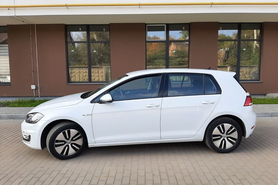 Продам Volkswagen e-Golf на заряді 300+ 2018 года в Львове