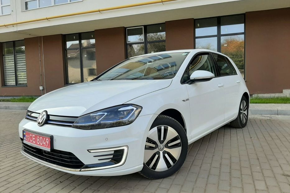 Продам Volkswagen e-Golf на заряді 300+ 2018 года в Львове