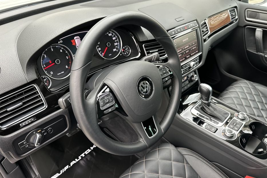 Продам Volkswagen Touareg R Line EXECUTIVE  2017 года в Киеве