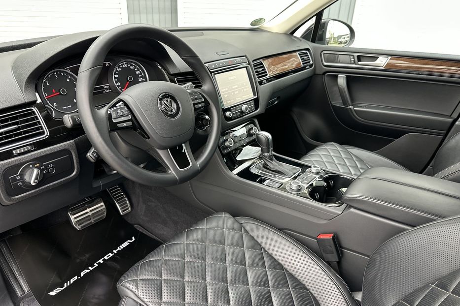 Продам Volkswagen Touareg R Line EXECUTIVE  2017 года в Киеве