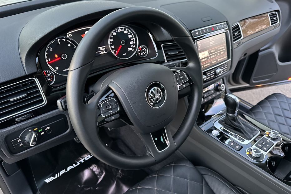 Продам Volkswagen Touareg EXECUTIVE EDITION 2018 года в Киеве