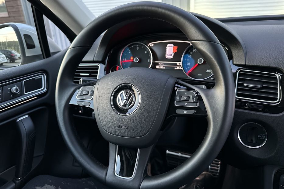 Продам Volkswagen Touareg EXECUTIVE EDITION 2018 года в Киеве