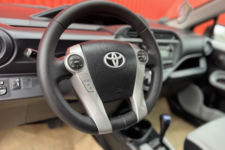 Продам Toyota Prius C 2012 года в Одессе