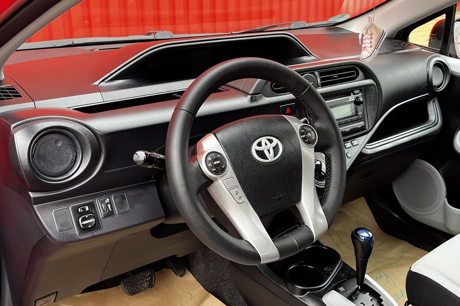 Продам Toyota Prius C 2012 года в Одессе