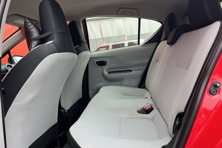 Продам Toyota Prius C 2012 года в Одессе