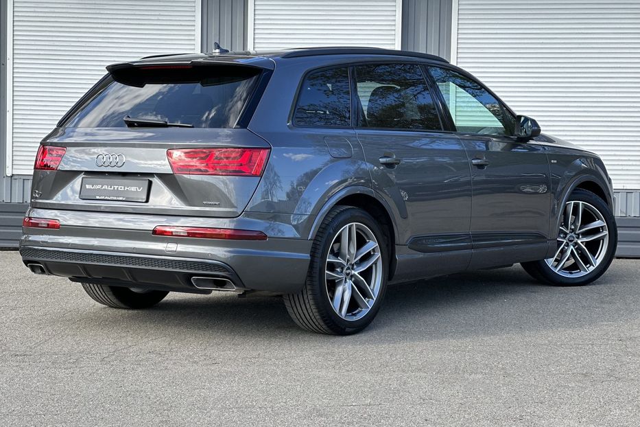 Продам Audi Q7 S Line  2019 года в Киеве