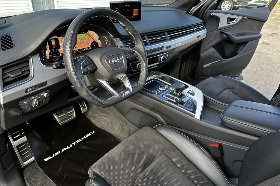 Продам Audi Q7 S Line  2019 года в Киеве