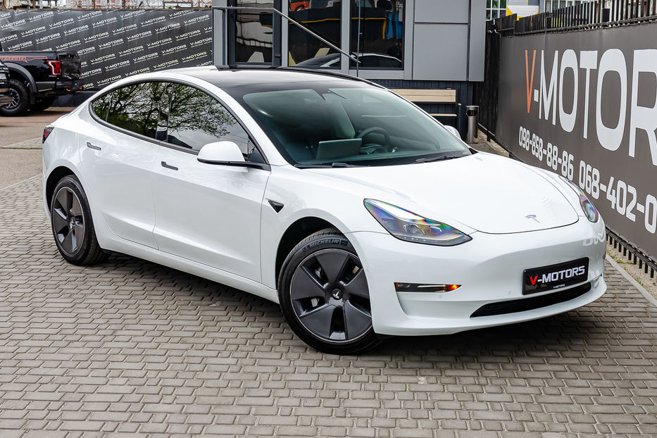 Продам Tesla Model 3 Standard Plus 2021 года в Киеве