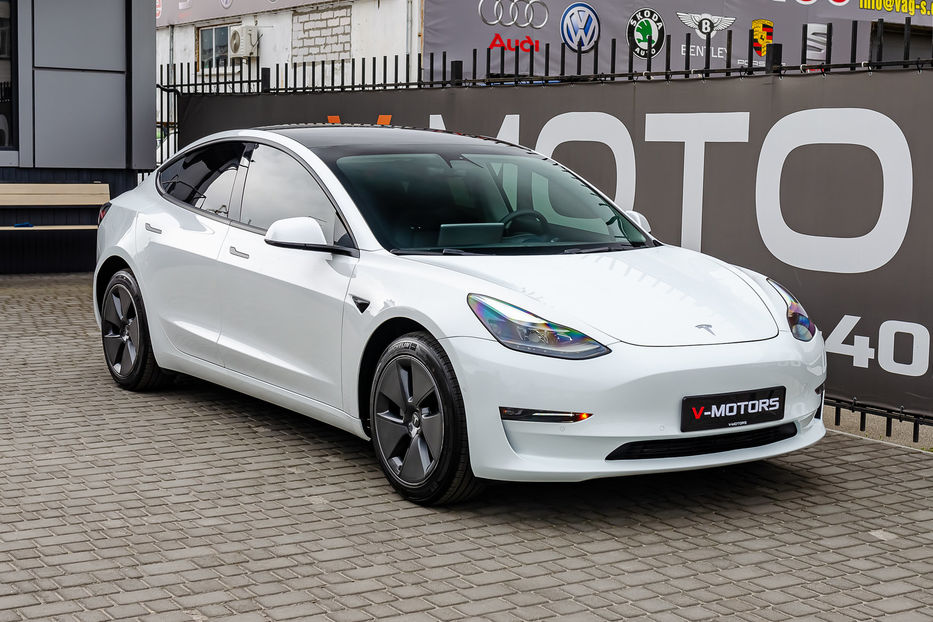 Продам Tesla Model 3 Standard Plus 2021 года в Киеве