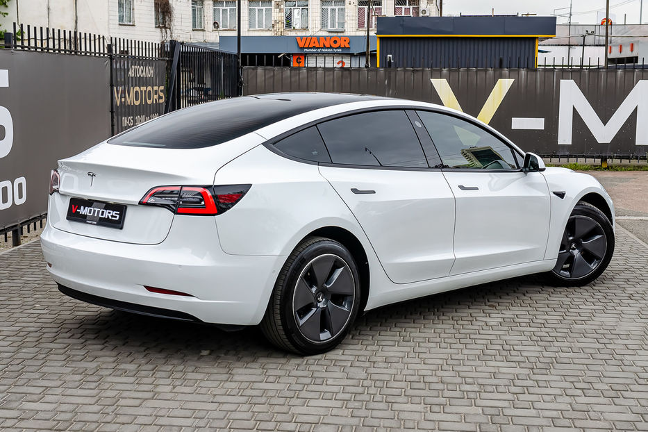 Продам Tesla Model 3 Standard Plus 2021 года в Киеве