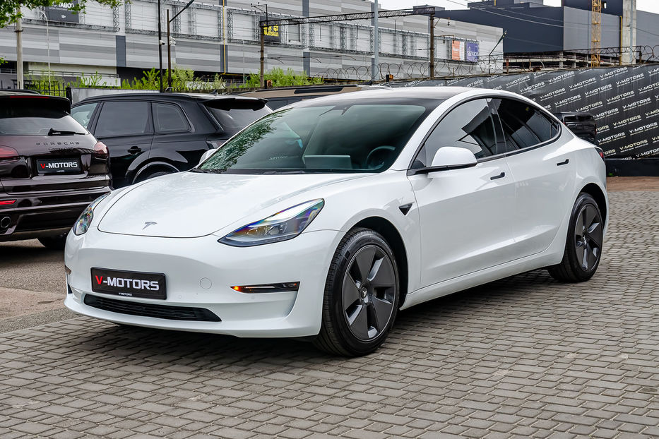 Продам Tesla Model 3 Standard Plus 2021 года в Киеве