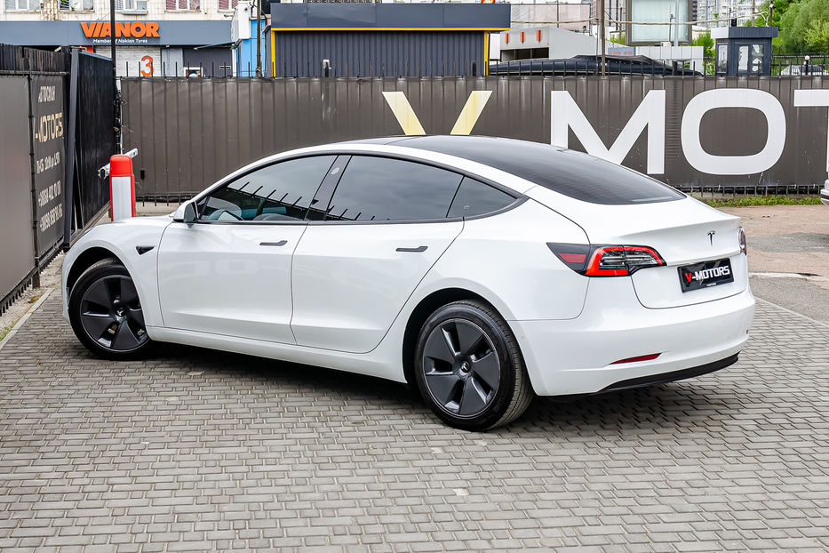 Продам Tesla Model 3 Standard Plus 2021 года в Киеве