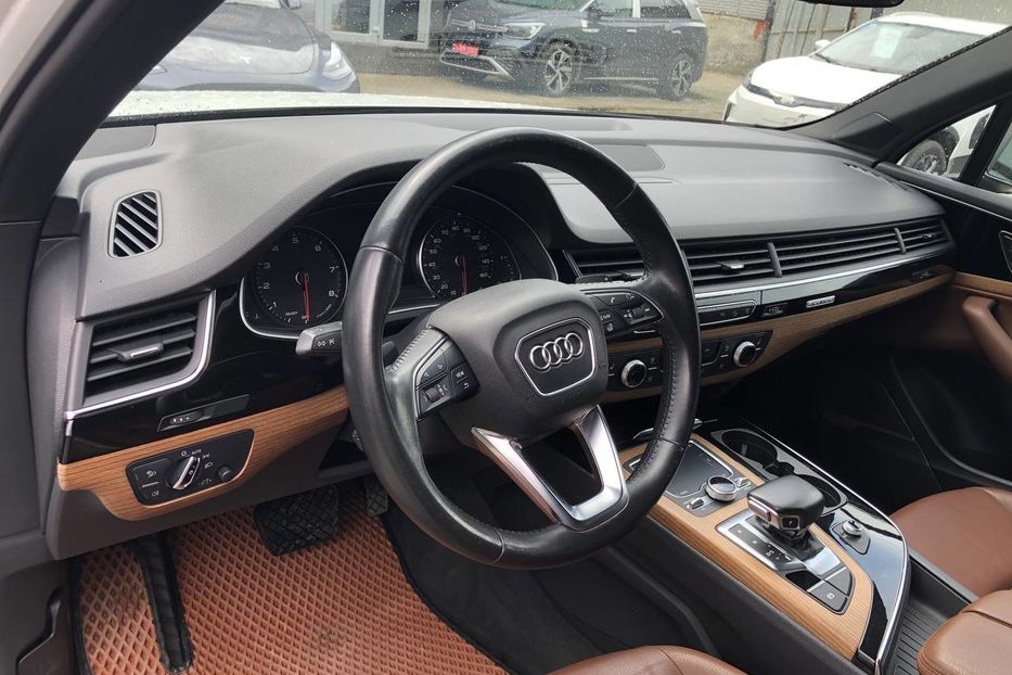 Продам Audi Q7 Premium Plus 2017 года в Черновцах