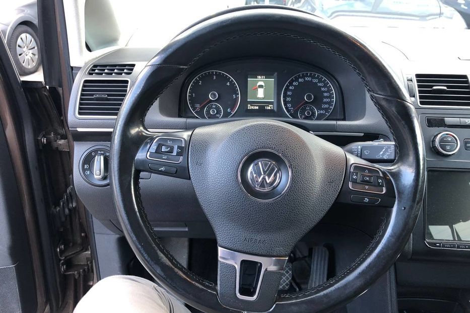 Продам Volkswagen Touran 2.0 TDI  2012 года в Черновцах