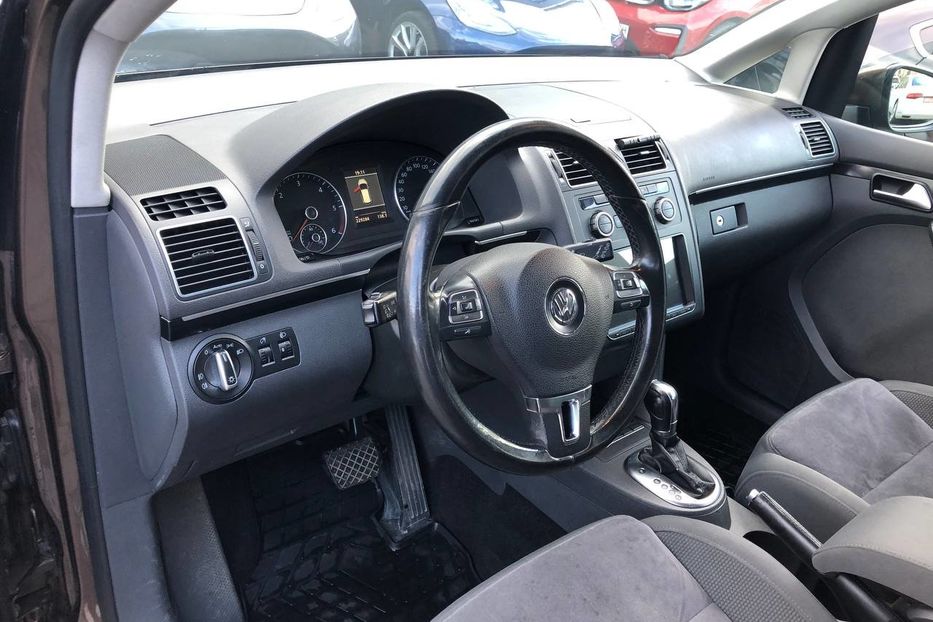 Продам Volkswagen Touran 2.0 TDI  2012 года в Черновцах