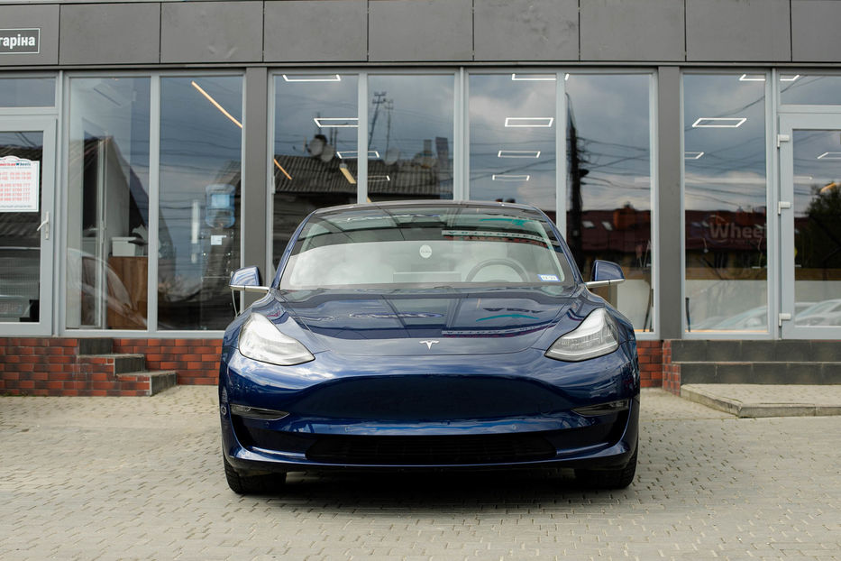 Продам Tesla Model 3 Long Range AWD  2018 года в Черновцах