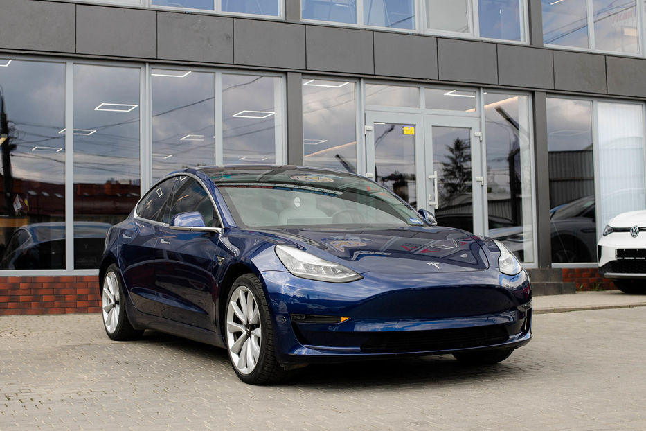 Продам Tesla Model 3 Long Range AWD  2018 года в Черновцах