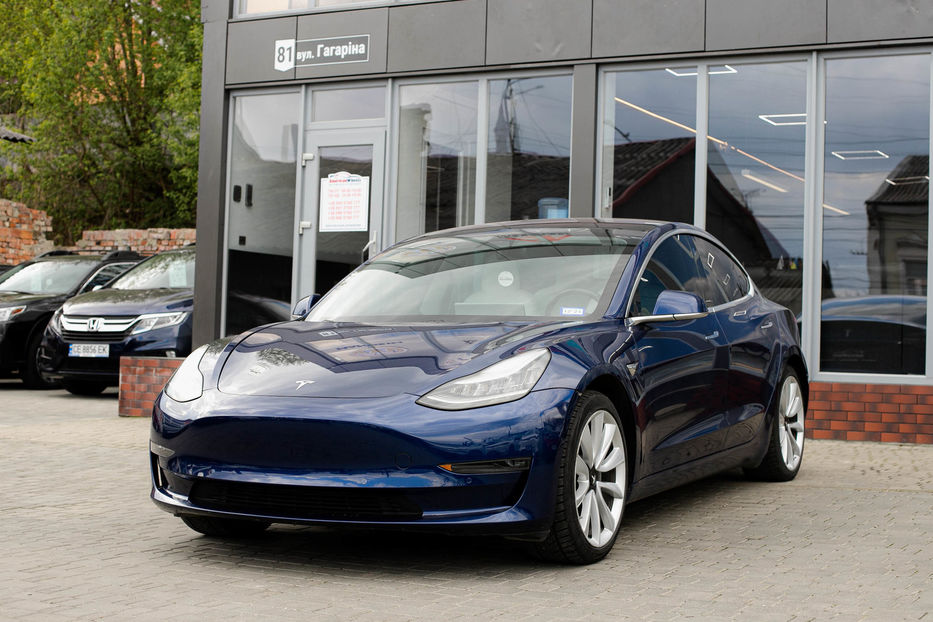 Продам Tesla Model 3 Long Range AWD  2018 года в Черновцах