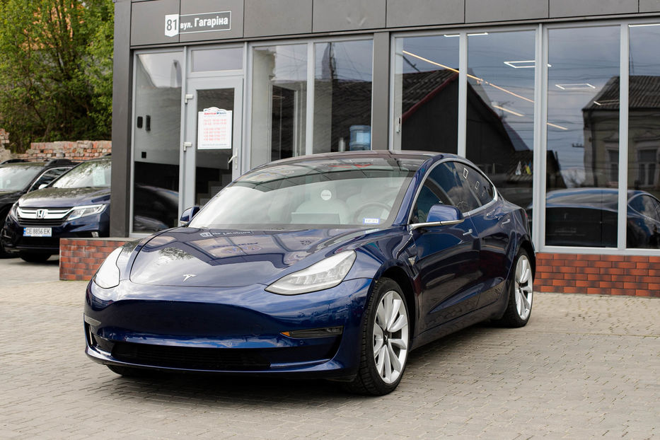 Продам Tesla Model 3 Long Range AWD  2018 года в Черновцах