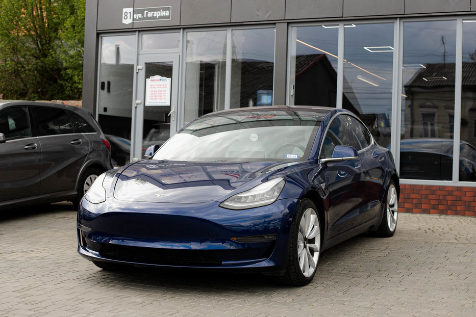 Продам Tesla Model 3 Long Range AWD  2018 года в Черновцах