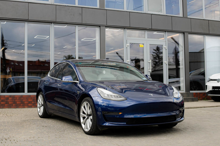 Продам Tesla Model 3 Long Range AWD  2018 года в Черновцах