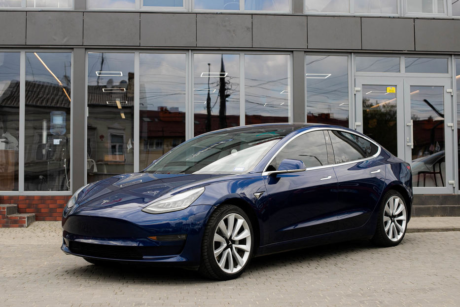 Продам Tesla Model 3 Long Range AWD  2018 года в Черновцах