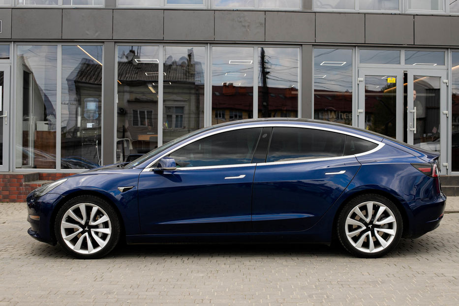 Продам Tesla Model 3 Long Range AWD  2018 года в Черновцах
