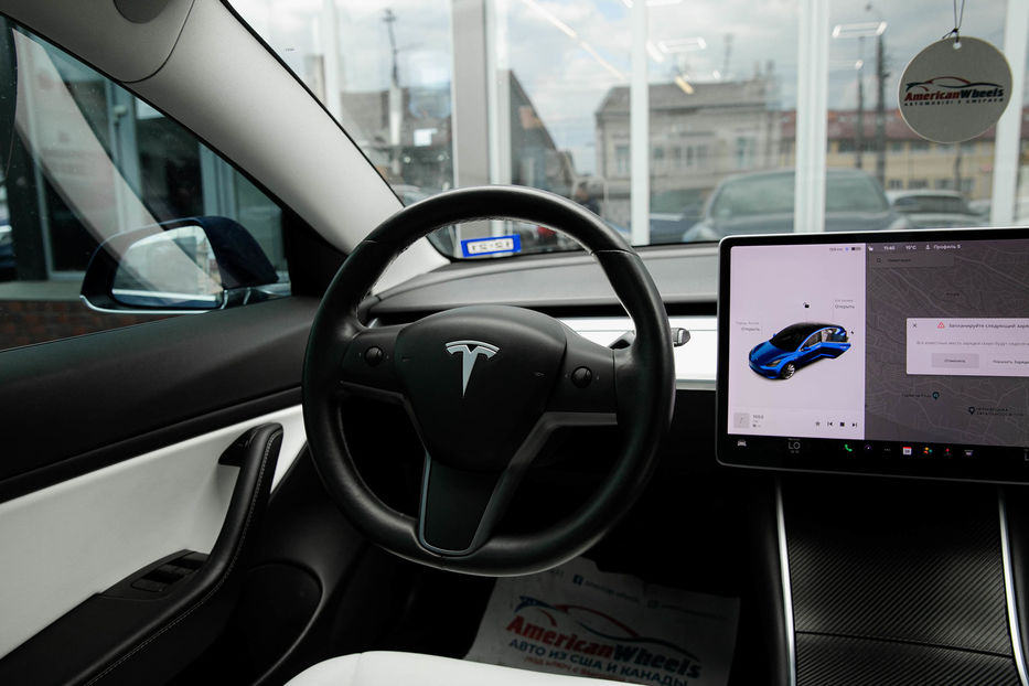 Продам Tesla Model 3 Long Range AWD  2018 года в Черновцах