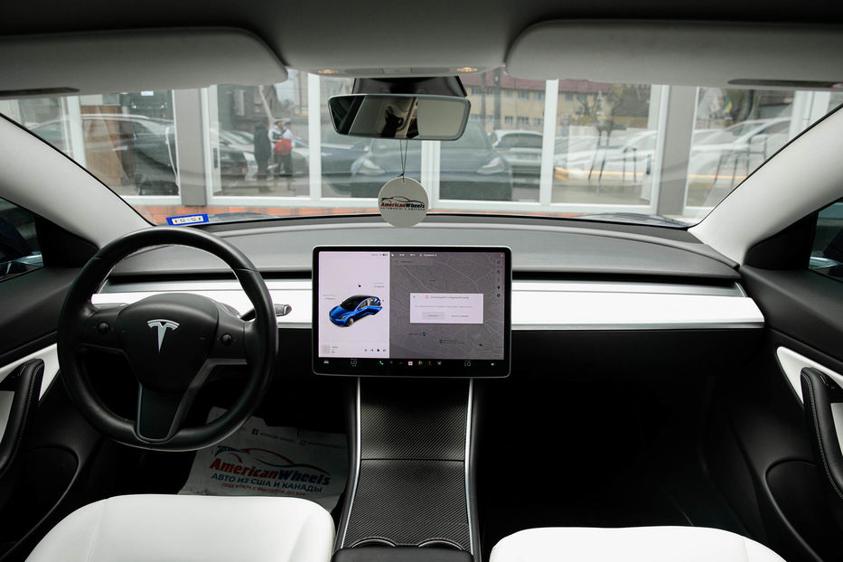 Продам Tesla Model 3 Long Range AWD  2018 года в Черновцах