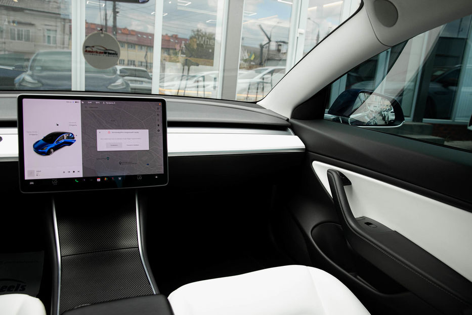 Продам Tesla Model 3 Long Range AWD  2018 года в Черновцах