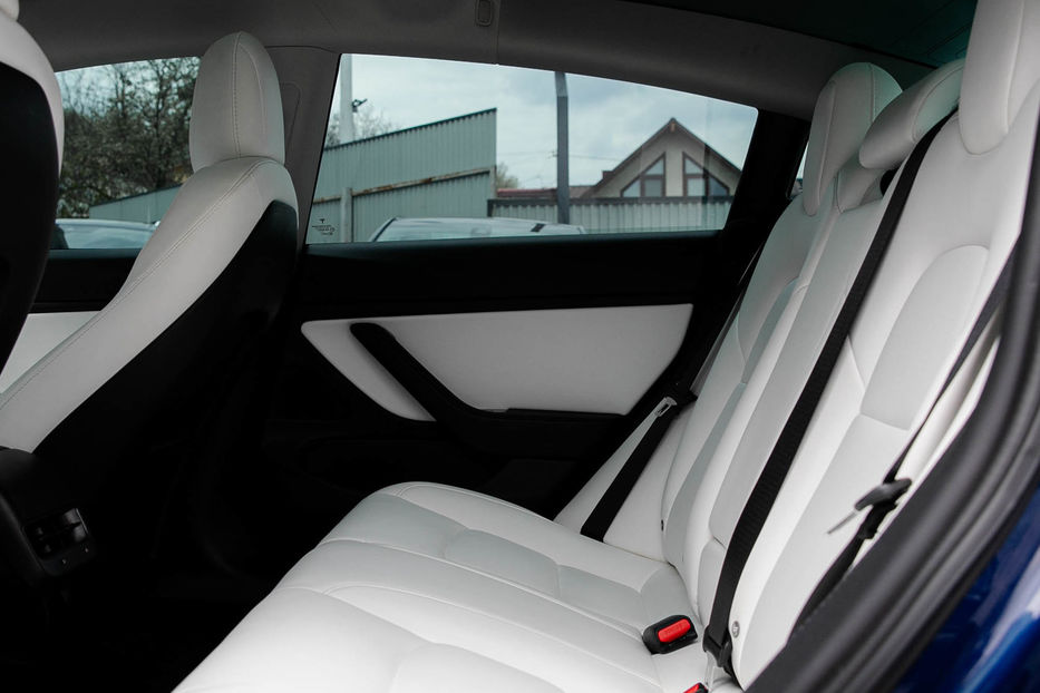 Продам Tesla Model 3 Long Range AWD  2018 года в Черновцах