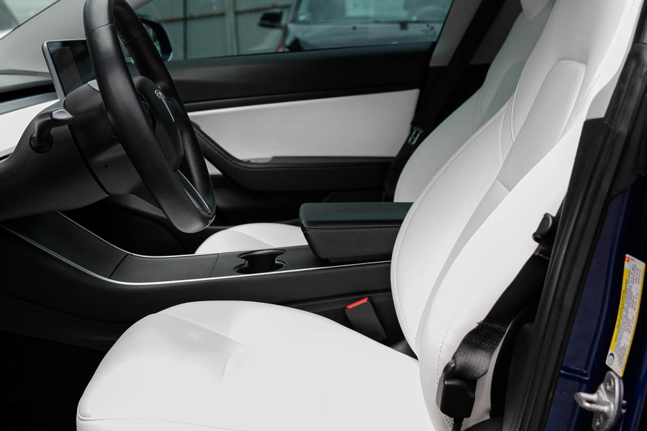 Продам Tesla Model 3 Long Range AWD  2018 года в Черновцах