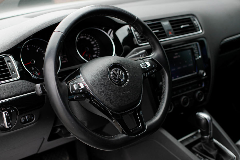 Продам Volkswagen Jetta Premium Life 2016 года в Черновцах