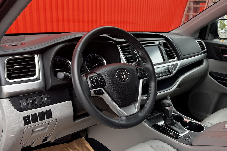 Продам Toyota Highlander AWD 2020 года в Одессе