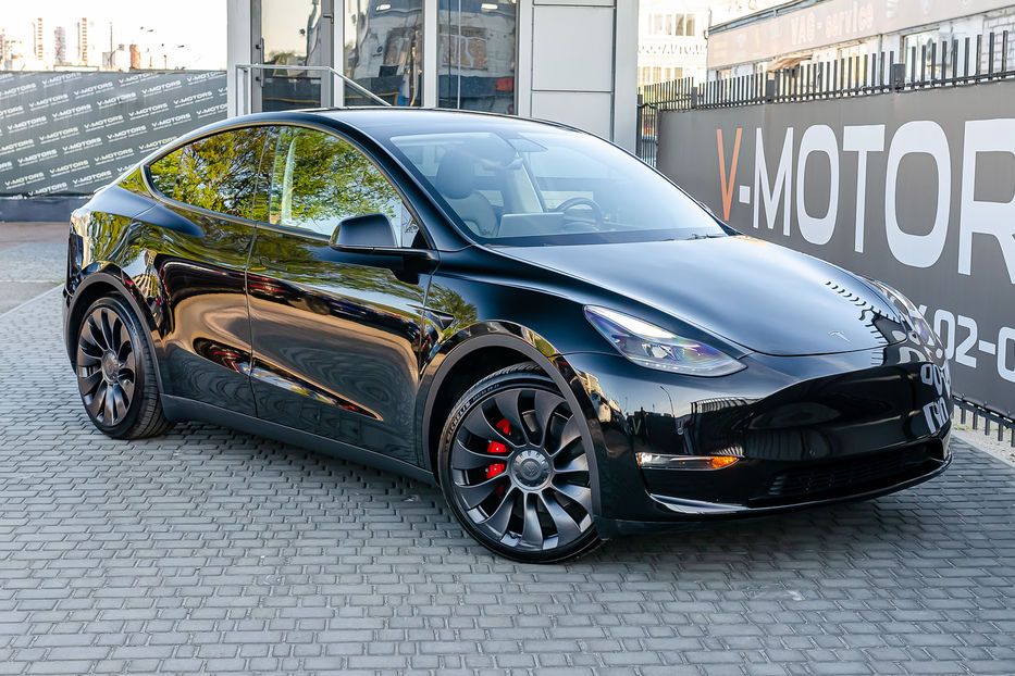 Продам Tesla Model Y Performance 2022 года в Киеве